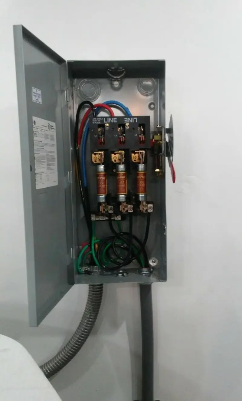 Three-phase disconnect switch installed for Smoke Detector Installation in Nash